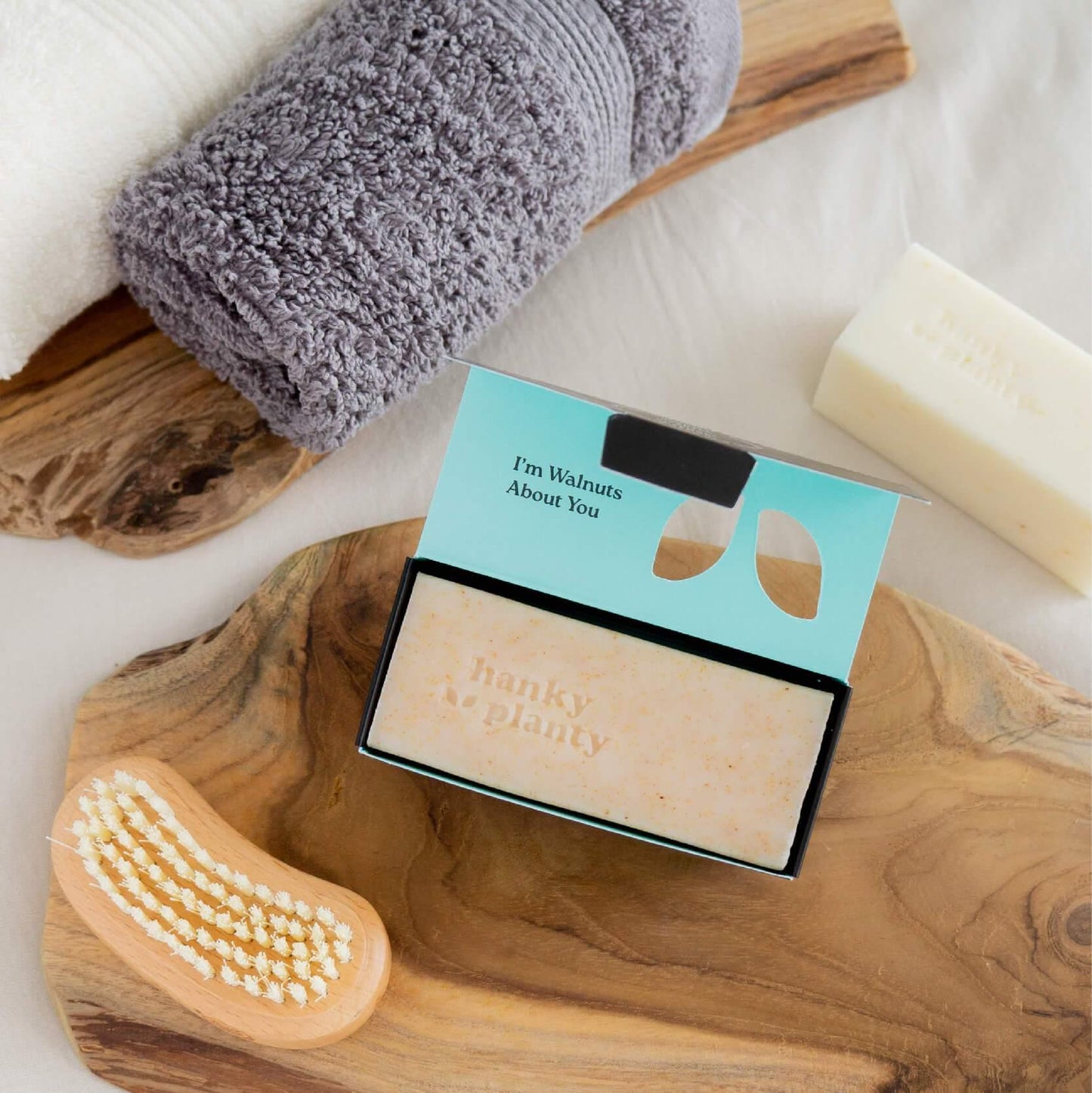 Hanky Planty Walnut Shell Exfoliating Soap Bar (145g).